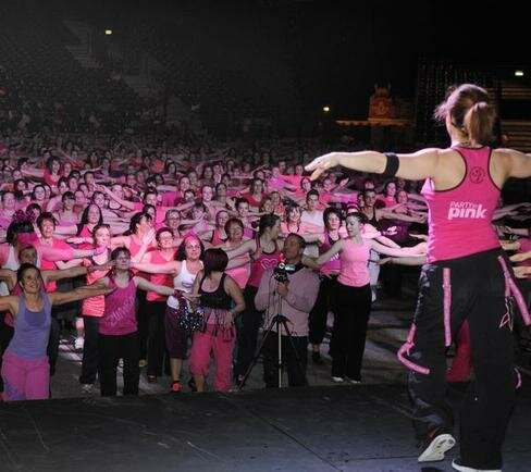 SOLIDARITE-Une-nouvelle-Zumba-geante-contre-le-cancer image article large